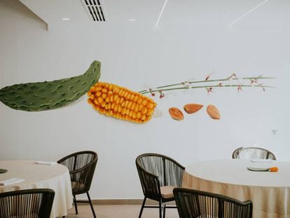 Decoración del restaurante Muxgo, situado en una luminosa azotea de Las Palmas de Gran Canaria.