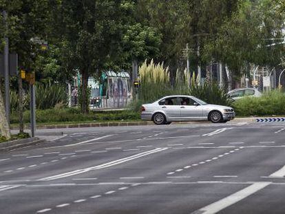 Un tranv&iacute;a en la estaci&oacute;n de la plaza de Francesc Maci&agrave;, que el Gobierno municipal quiere enlazar con la de Gl&ograve;ries. 