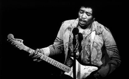 Jimmy Hendrix, durante uno de sus conciertos.