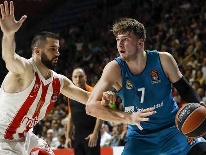 Doncic busca zafarse del marcaje de Lacic