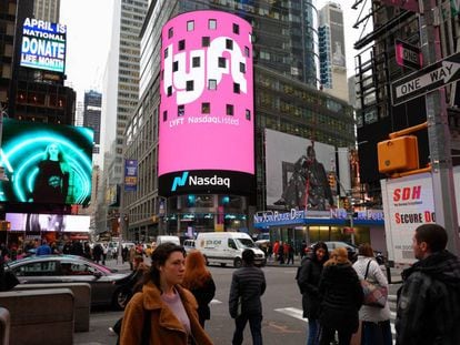 Logo de Lyft en las oficinas del Nasdaq en la plaza neoyorquina de Times Square.
