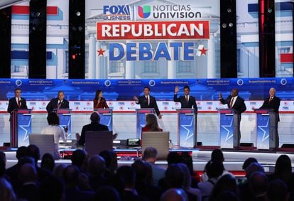 Los aspirantes republicanos durante el debate de este 27 de septiembre en Simi Valley (California).
