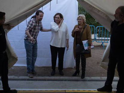 Pablo Iglesias, Ada Colau y Manuela Carmena en octubre en un acto de la Universidad de Otoño de Podemos. En vídeo, Podemos aparta a sus 6 concejales en Madrid.