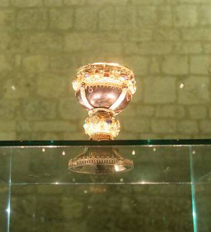 El cáliz de doña Urraca, una de las joyas del Museo de San Isidoro. Pieza de origen romano, fue redecorada con piedras preciosas en el siglo XI.