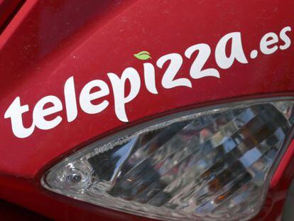 Logotipo de Telepizza en una moto