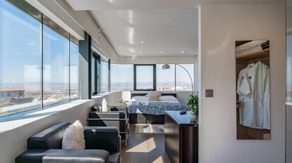 Una de las siete habitaciones de la propiedad.