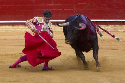 Jos&eacute; Tom&aacute;s toreando en Huelva en 2012. 