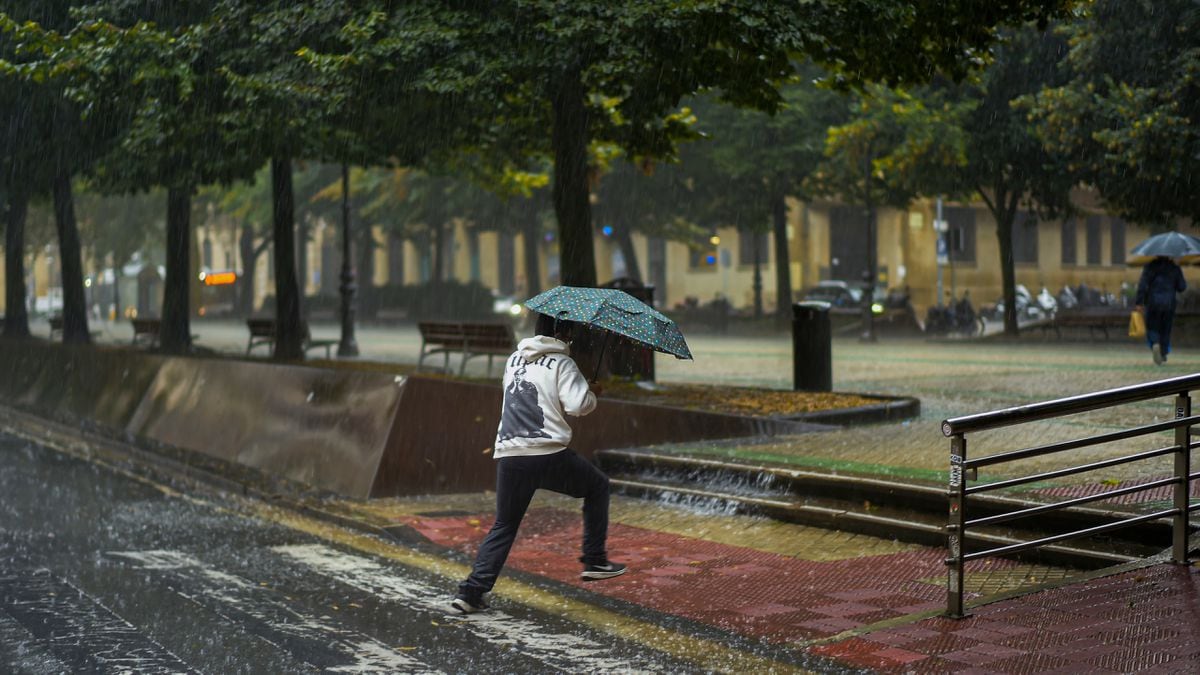 Qué hacer y qué no ante un aviso rojo por lluvias | España | EL PAÍS