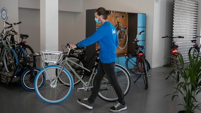 Local de la empresa de bicicletas de alquiler para uso personal Swapfiets en Barcelona.