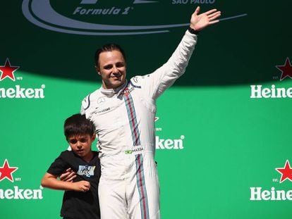 Massa, con su hijo, tras el GP de Brasil.