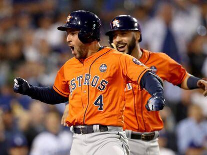 George Spriger celebra el home run, el miércoles en Los Ángeles.