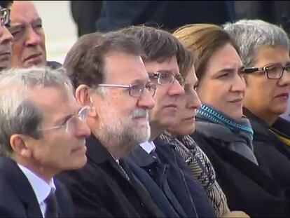 Rajoy y Puigdemont: un apretón de manos y poco más