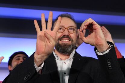 Juan Carlos Girauta marca con los dedos los 40 escaños de Ciudadanos.
