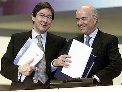 José Ignacio Goirigolzarri (izquierda) junto a Francisco González, ayer, durante la junta de accionistas.
