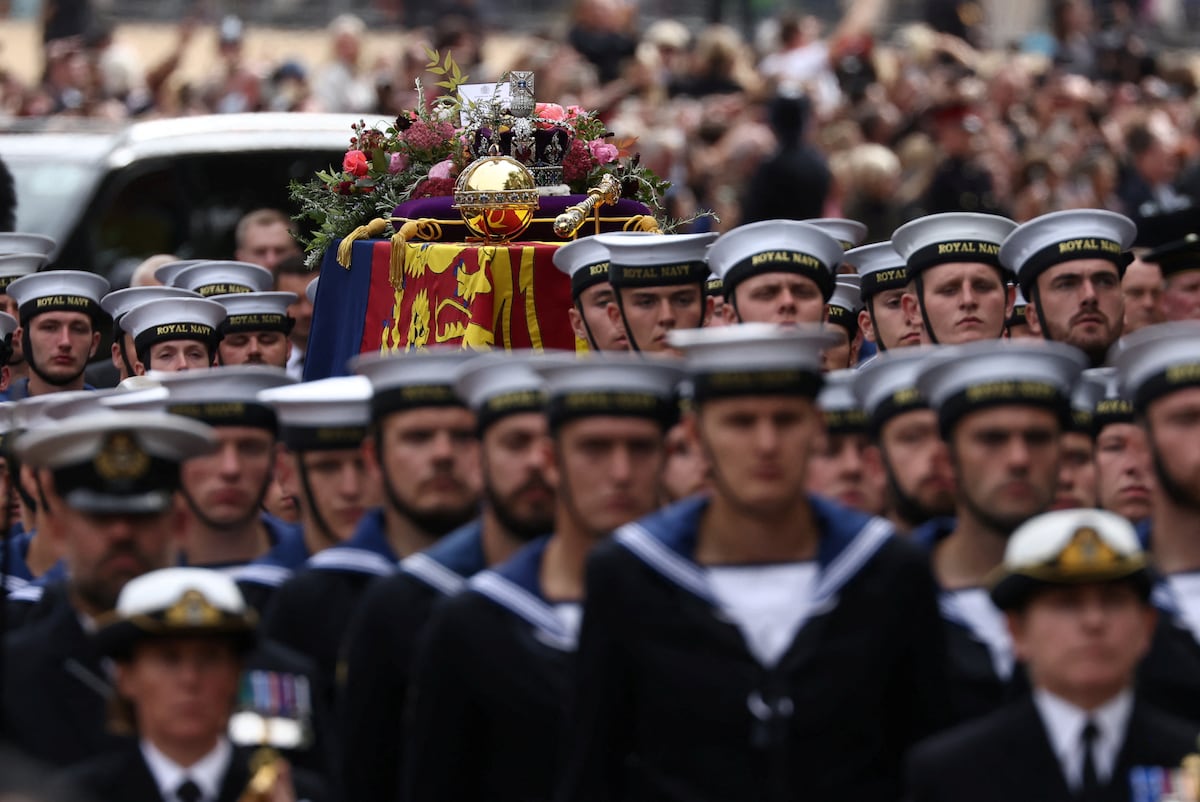 Thousands of citizens bid farewell to Elizabeth II through the streets of London |  International