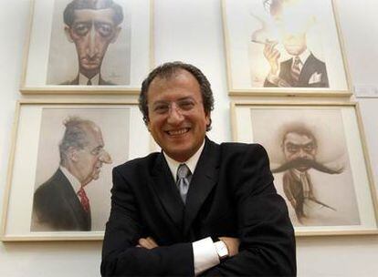 El caricaturista mexicano Luis Carreño en el Instituto de México en España.