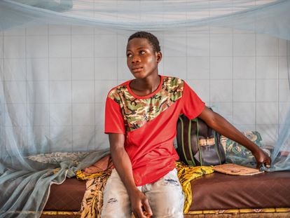 Kodzo N’tsakpoe, de 17 años, tiene úlcera de Buruli y fue abandonado por su madre en el hospital de Tsevié, en Togo, cuando manifestó la enfermedad, hace cuatro años.