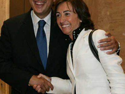 Rosa Aguilar y Rafael Blanco, tras el acuerdo.