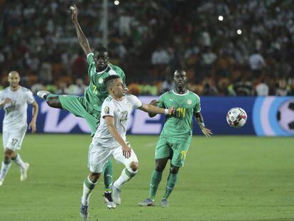 Bennacer, ante Keita Balde durante la final de la Copa de África.