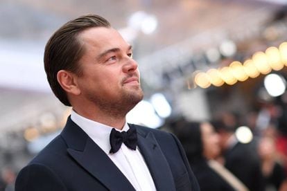 Leonardo DiCaprio el pasado 9 de febrero en la alfombra roja de los Oscar. Su pelo es un ejemplo de que la gomina o la laca no provocan la caída.