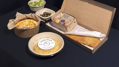 El 'delivery' de Armando: escalope, tortilla con trufa y tarta de queso.