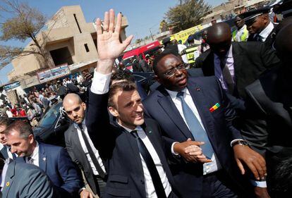 El presidente senegalés Macky Sall y su homólogo francés Emmanuel Macron durante la visita de este a Dakar para la Conferencia Mundial sobre Educación.