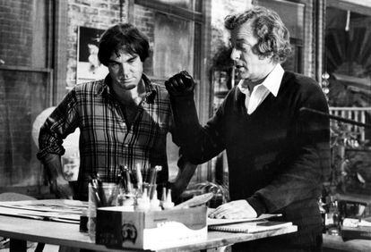 Olivert Stone, con Michael Caine en el rodaje de su segunda película como director, 'La mano' (1981).