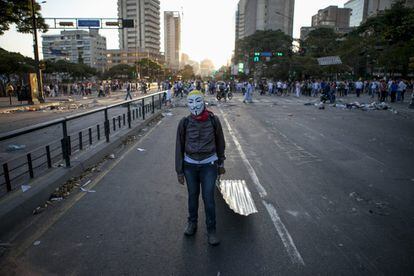 Aspecto de las calles de Caracas durante la jornada de portestas que se han llevado a cabo a pesar de los siete días festivos por el Carnaval. 