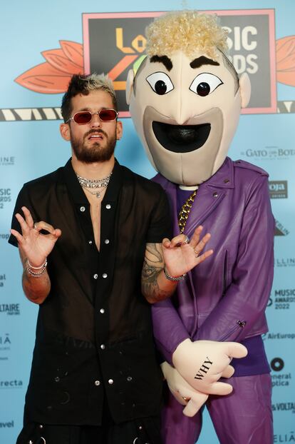 El dúo venezolano de reguetón Mau & Ricky .
