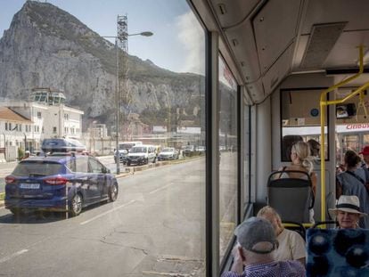 El autobús que va de la verja al centro de Gibraltar.