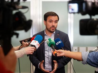 El ministro de Consumo, Alberto Garzón, en declaraciones a los medios, en mayo.