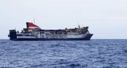 Traslado del ferry 'Sorrento' a Sagunto.