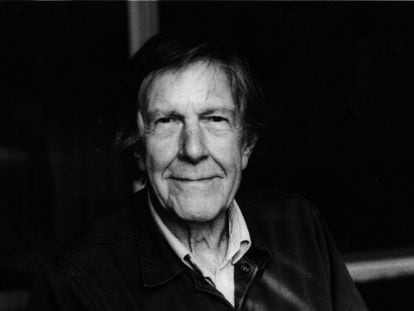 Medio plano de John Cage, en Los Ángeles.