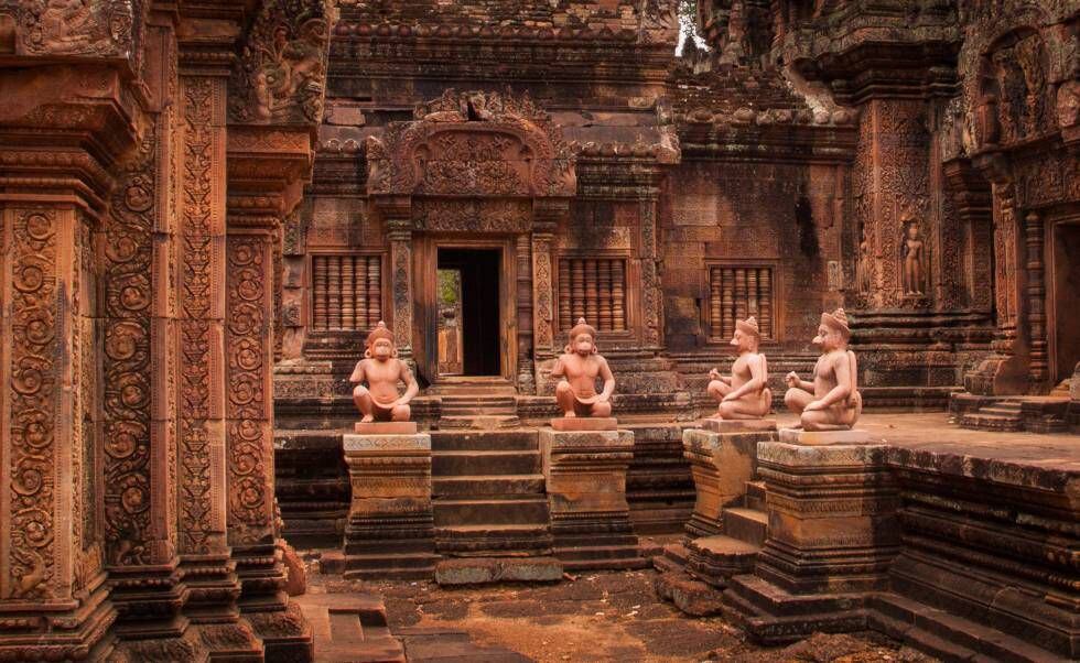 Templo de Banteay Srei, en el complejo de Angkor, dedicado al dios hindú Shiva.