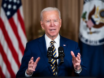 Washington (United States), 04/02/2021.- US President Joe Biden makes a foreign policy speech at the State Department in Washington, DC, USA, 04 February 2021. Biden announced that he is ending US support for the Saudi'Äôs offensive operations in Yemen. (Estados Unidos) EFE/EPA/JIM LO SCALZO