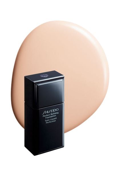 Una base de maquillaje tan cubriente que se adapta hasta a las arrugas de la Gioconda. La Perfect Refining Foundation de Shiseido es un maquillaje fluido de larga duración, con gran cobertura, pero absolutamente ligera. Se funde con la piel gracias a su textura suave y no grasa, dejando una sensación sedosa. Cuesta 42,90 euros.