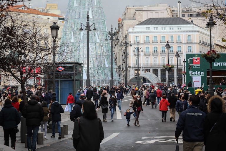 Ambiente en la Puerta del Sol durante estas navidades