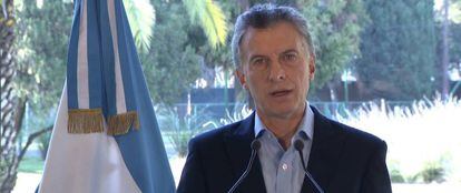 Captura de un video cedido por la Presidencia de Argentina, que muestra al mandatario argentino, Mauricio Macri, mientras anuncia un acuerdo con el Fondo Monetario Internacional.