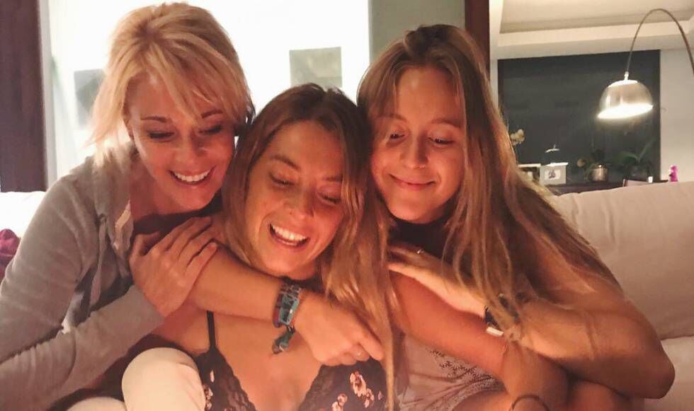 Belén Rueda junto a sus hijas Lucí y Belén Écija.