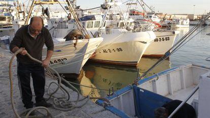 Barcos amarrados en Barbate tras la negativa a ratificar la prórroga.