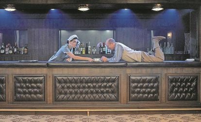 Escena de 'Un bar bajo la arena'.