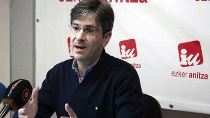 Mikel Arana, en su rueda de prensa en Bilbao.
