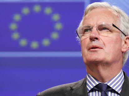 El excomisario franc&eacute;s Michel Barnier, en una conferencia de prensa. 