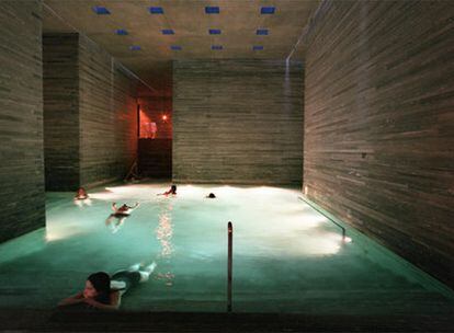 Interior de las Termas de Vals, en Suiza,  del arquitecto suizo Peter Zumthor, premiado con el Pritzker de arquitectura.