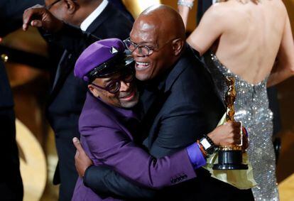 Spike Lee recibe su primera estatuilla por 'Infiltrado del KKKlan' en la 91ª entrega del Oscar, celebrada el 24 de febrero de 2019 en Los Angeles. Lee boicoteó la gala en 2016 por la falta de diversidad del premio.
