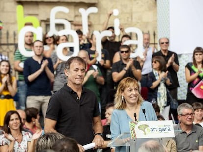 Fern&aacute;ndez de Pinedo, a la izquierda, y Larrion en su presentaci&oacute;n como candidatos.