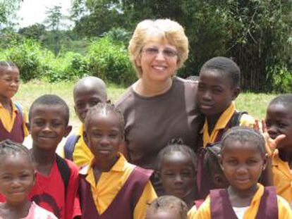 Nancy Writebol, la segunda paciente que llegará a EE UU, durante su trabajo con niños en Liberia.