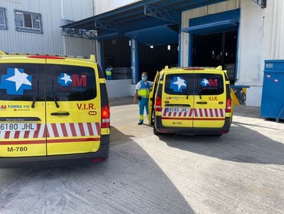 Dos ambulancias del Summa 112 preparadas a ir a un suceso en Coslada.