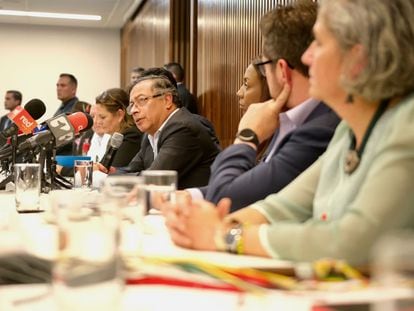 Gustavo Petro en la entrega del informe de la estrategia para proteger a líderes sociales. Foto: RRSS