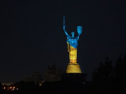 Monumento a la Patria en el Museo Nacional de la Historia de Ucrania.